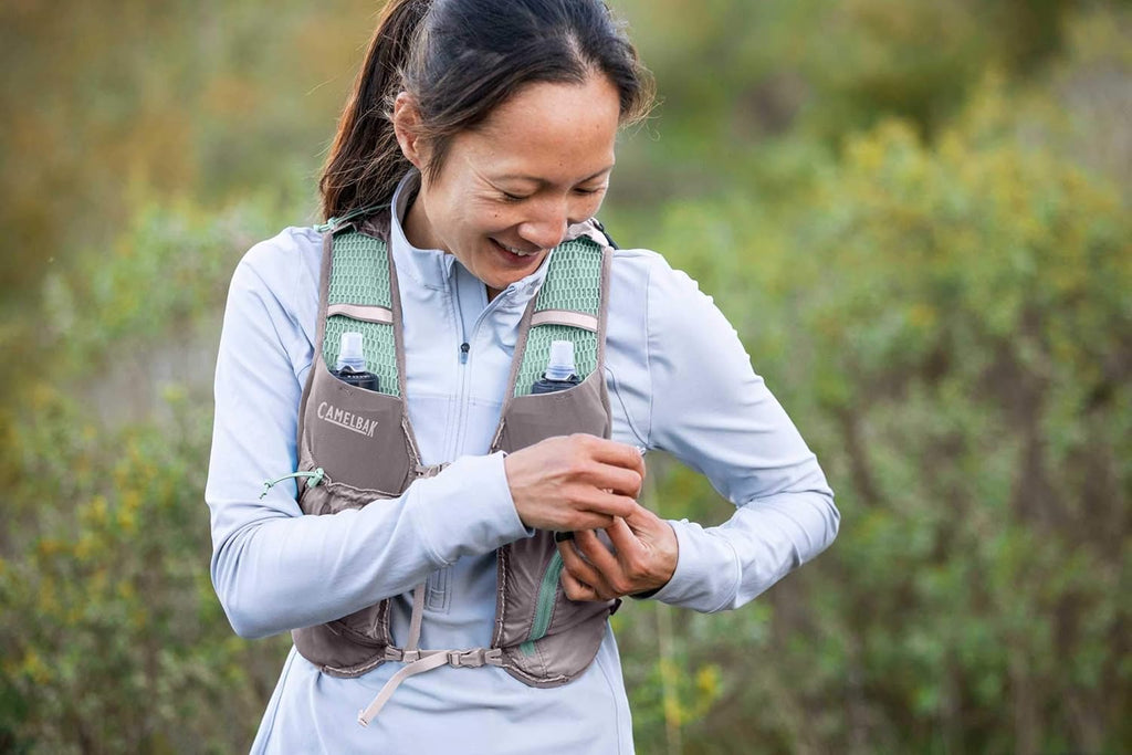 Women’s Running Hydration Vest 34oz, Silver/Blue Haze U812196