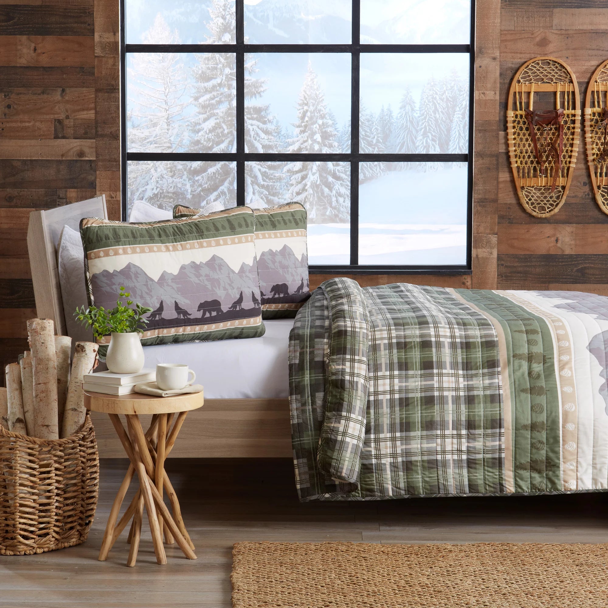 Rustic Patchwork Reversible Quilt Set With Shams (Full / Queen) H4532
