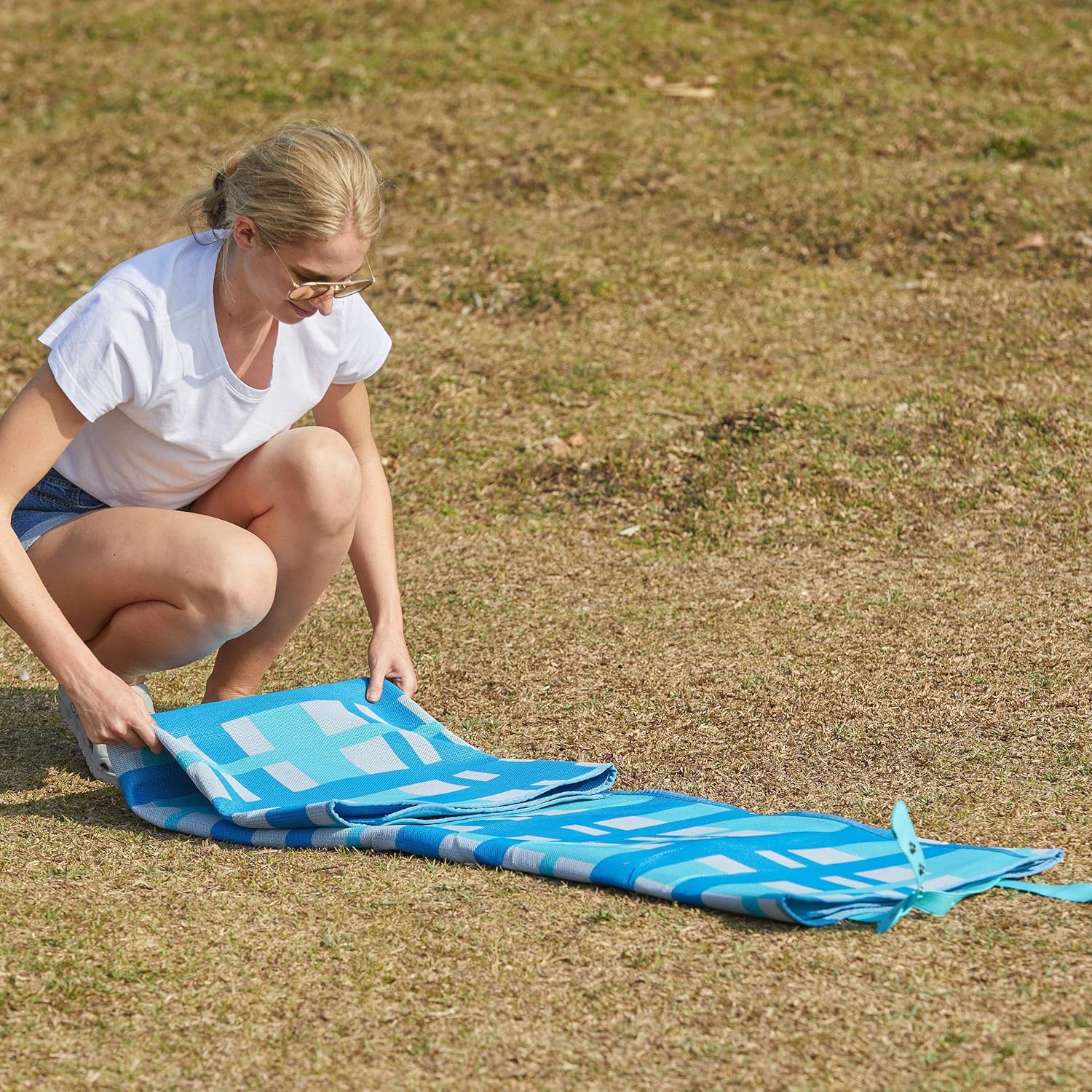 Sand Free Picnic Mat with Carry Handle H72573