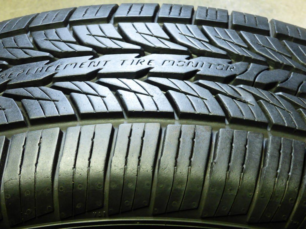 225/65R17 102H Radial Tire P671936