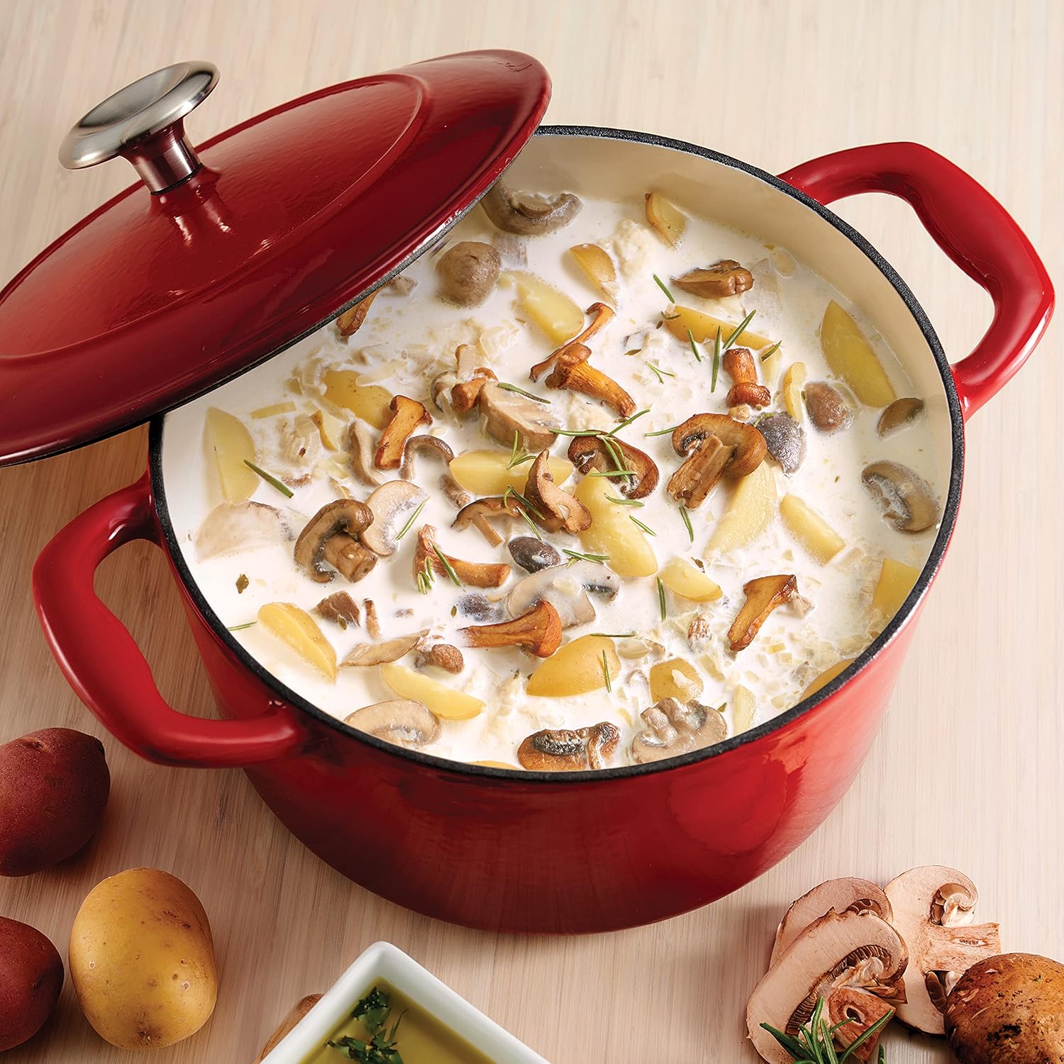 Gradated Red Enameled Cast Iron 3.5-Quart Dutch Oven H337622