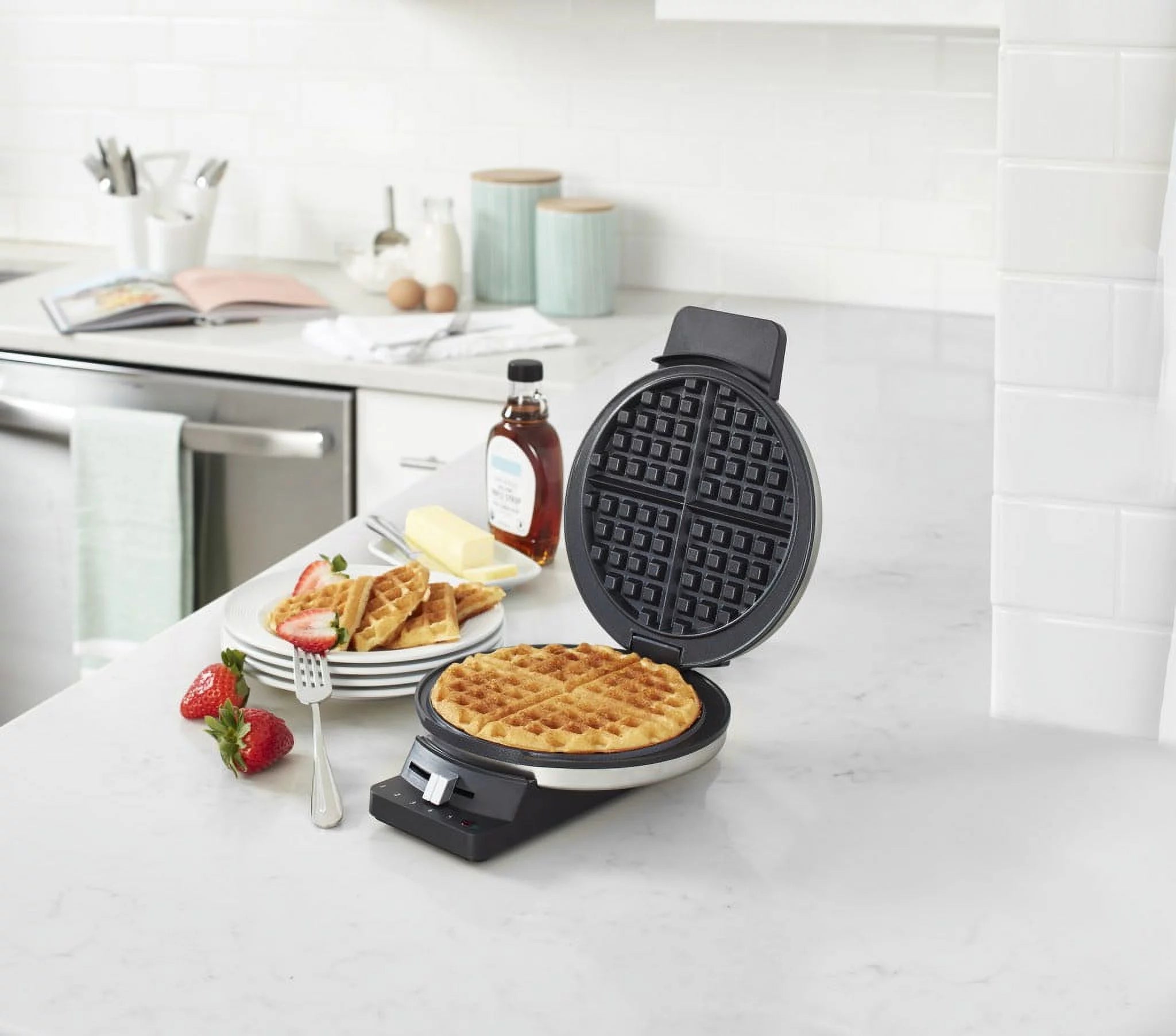 Round Classic Waffle Maker F35754